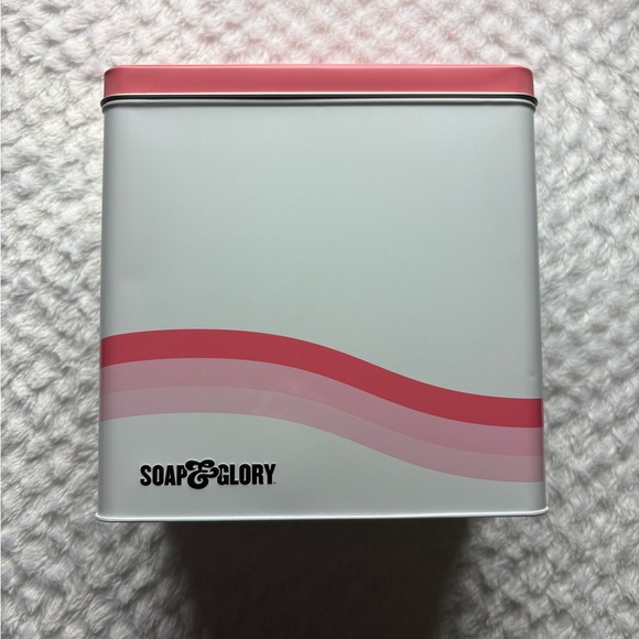 Soap & Glory Clean On Me Hydrating Body Wash